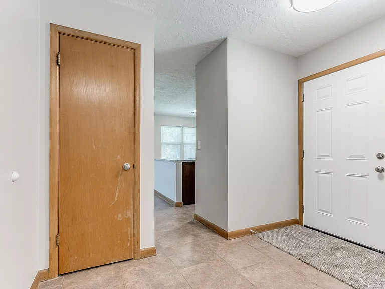 306 S Mercedes Dr — Photo 4