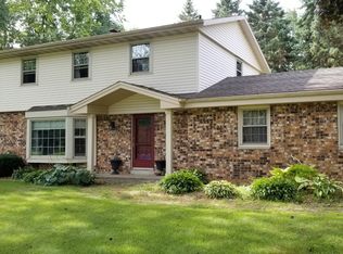 18495 Gate Post Rd, Brookfield, WI 53045