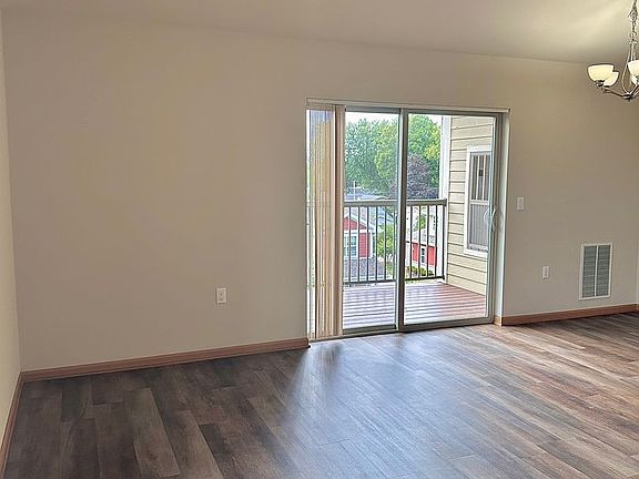 3rd image of 5001 Monona Dr #322