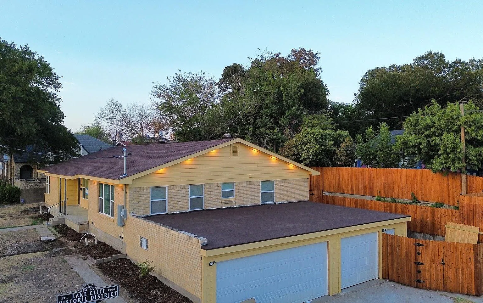 704 Blaylock Dr — Photo 2