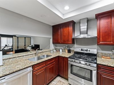 21040 Parthenia St APT 10, Canoga Park, CA, 91304