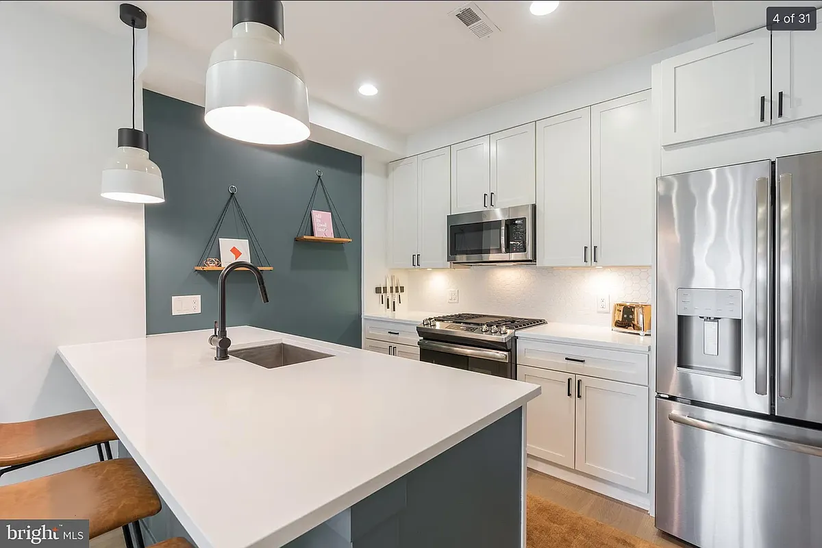 Building Photo - 3614 12th St NE #7