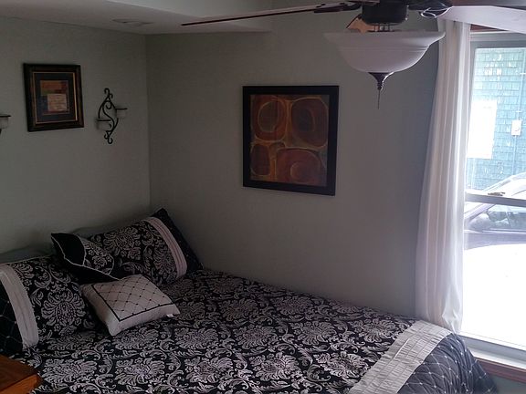 3rd image of 407 S Buxton St