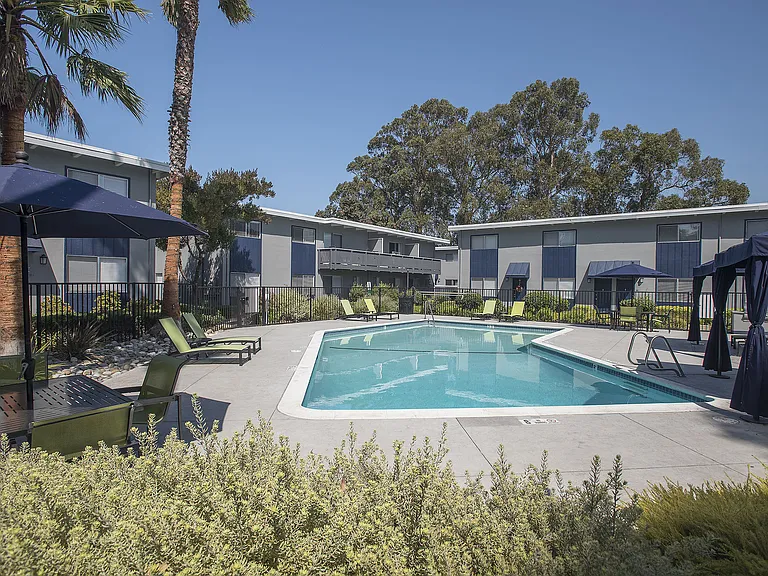 Monterey Townhouse — Photo 39