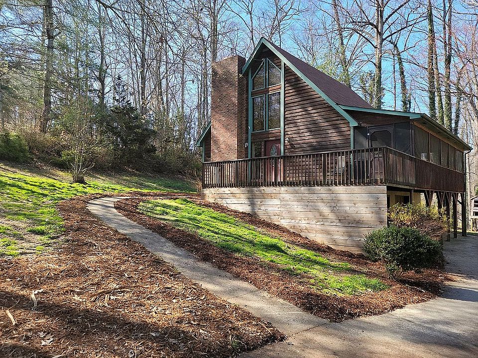 1st image of 930 Meadowood Dr NE