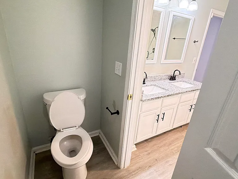 2400 Hampton Estates Dr SW #A — Photo 12