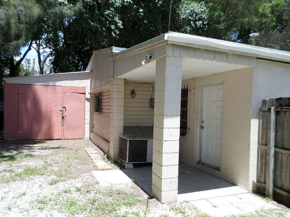 2nd image of 332 Capitol St APT B