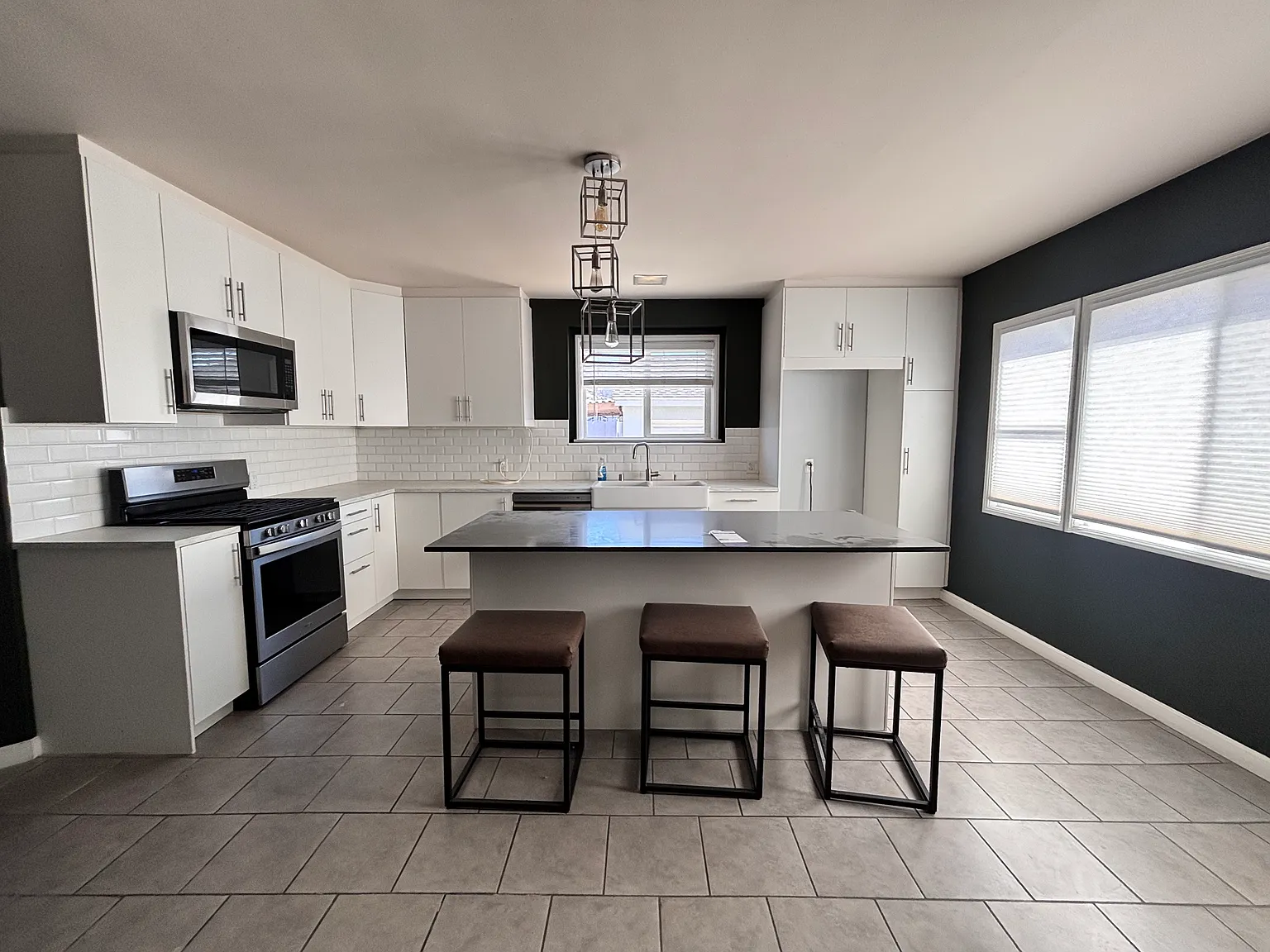 2 bed, 1320 sqft, $4,495 — Photo 3