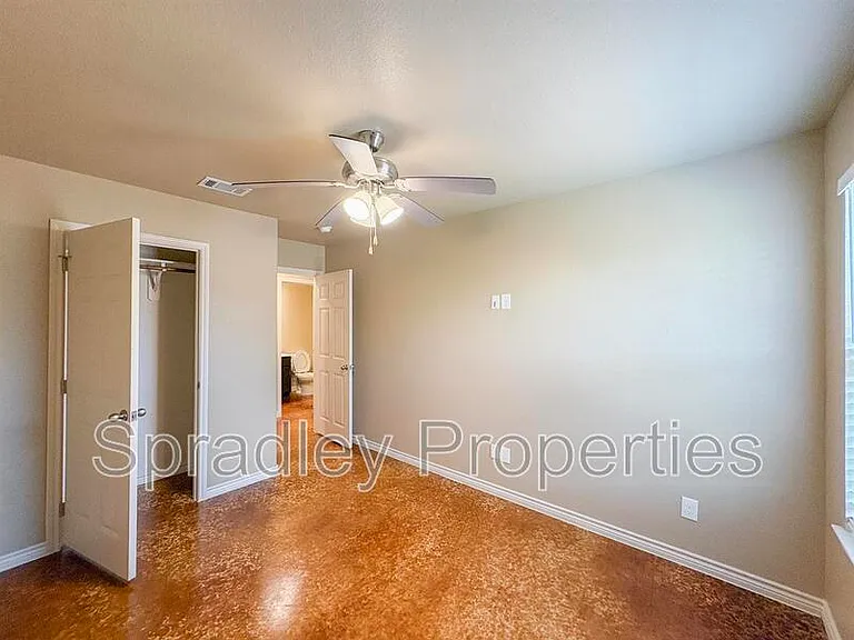 1004B Kerr Ct — Photo 6