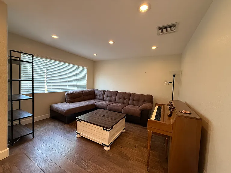 1118 Amie Ct — Photo 9
