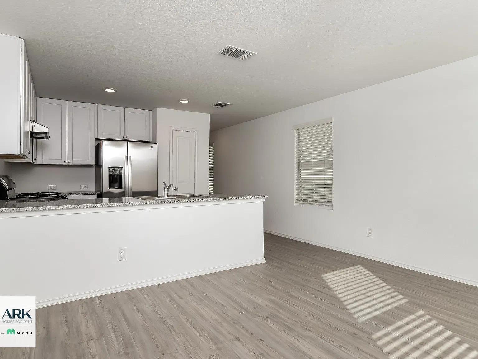 3 bed, 2.0 bath, 1189 sqft, $1,325 — Photo 2