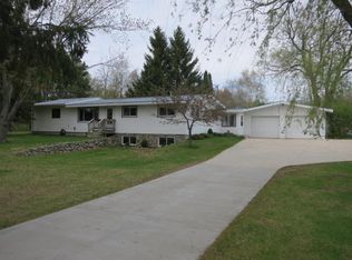 E1940 Larson Rd, Waupaca, WI 54981