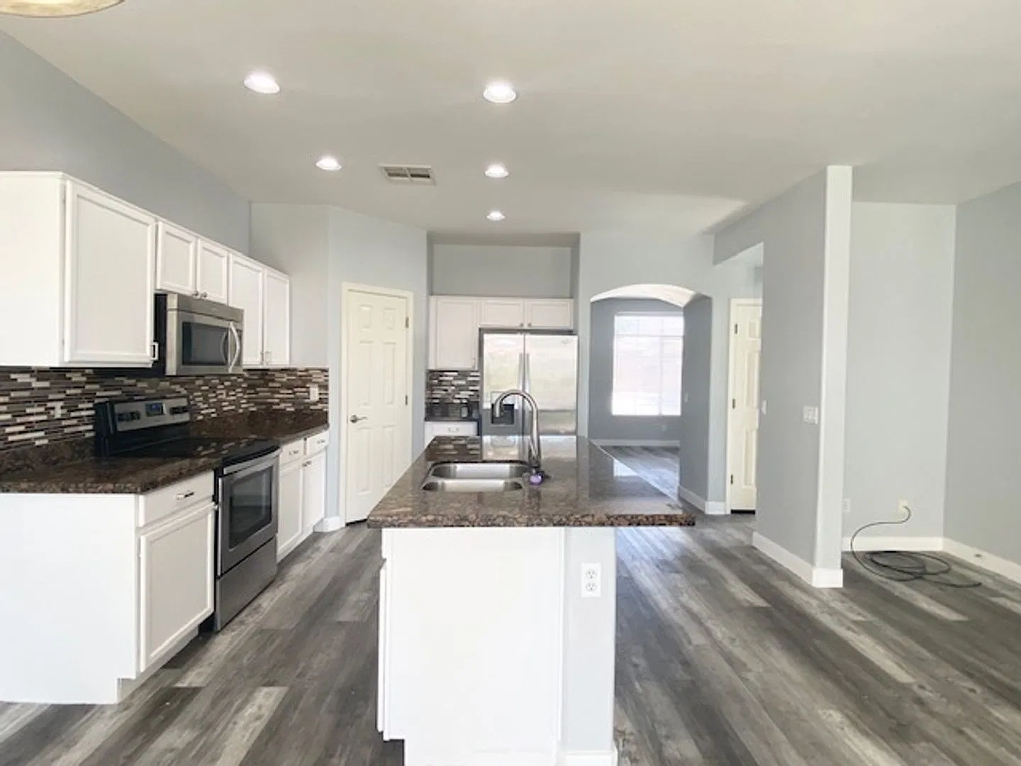 Beautiful 3 Bedroom 2.5 Bath Home In Ironwood Vista - Chandler — Photo 3