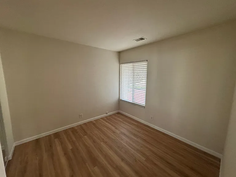 226 Sparrow Dr — Photo 6