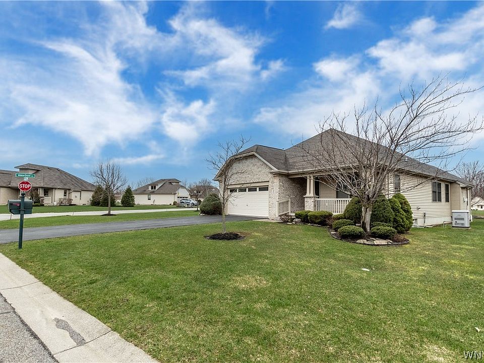 1st image of 2 Lakeside Cir