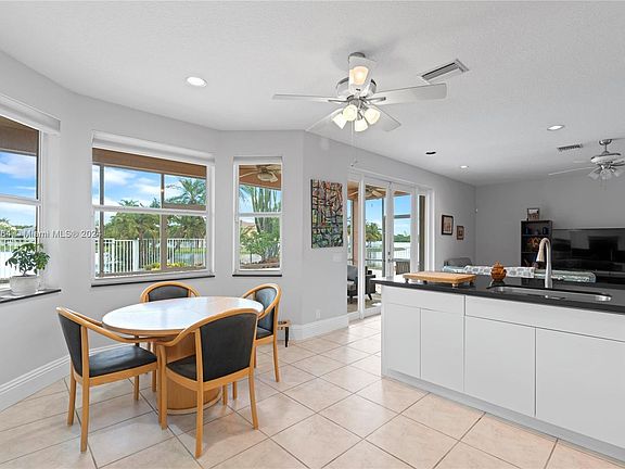 4th image of 1490 Meadows Blvd