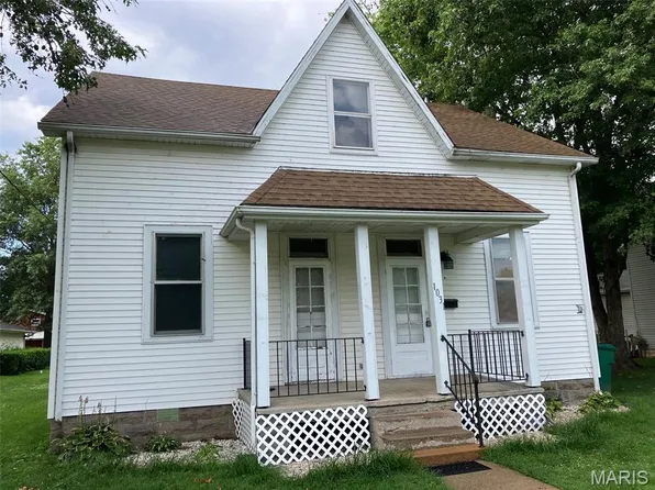 1031 N 1st St, Breese, IL 62230