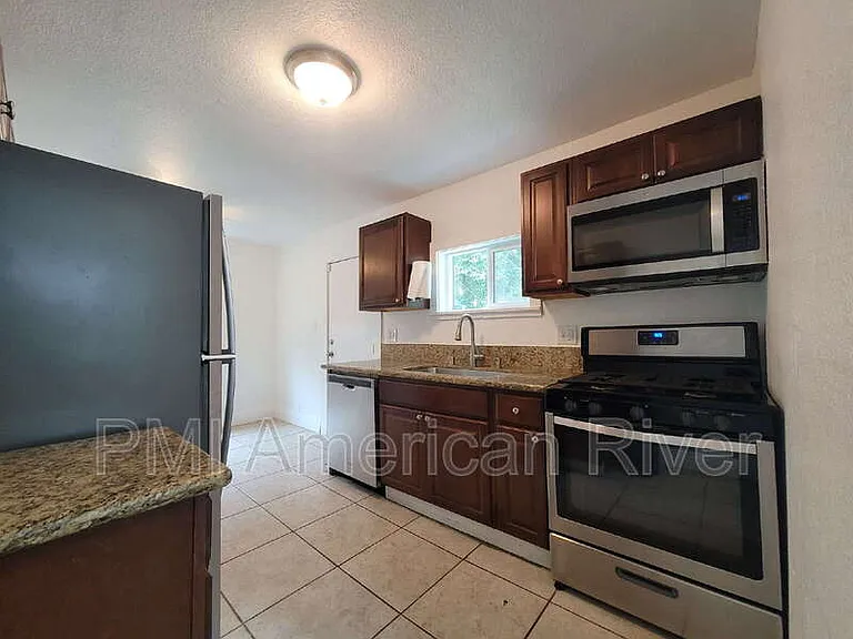 3116 40th St #B — Photo 5