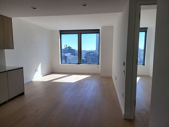3rd image of 3 Court Sq #1110