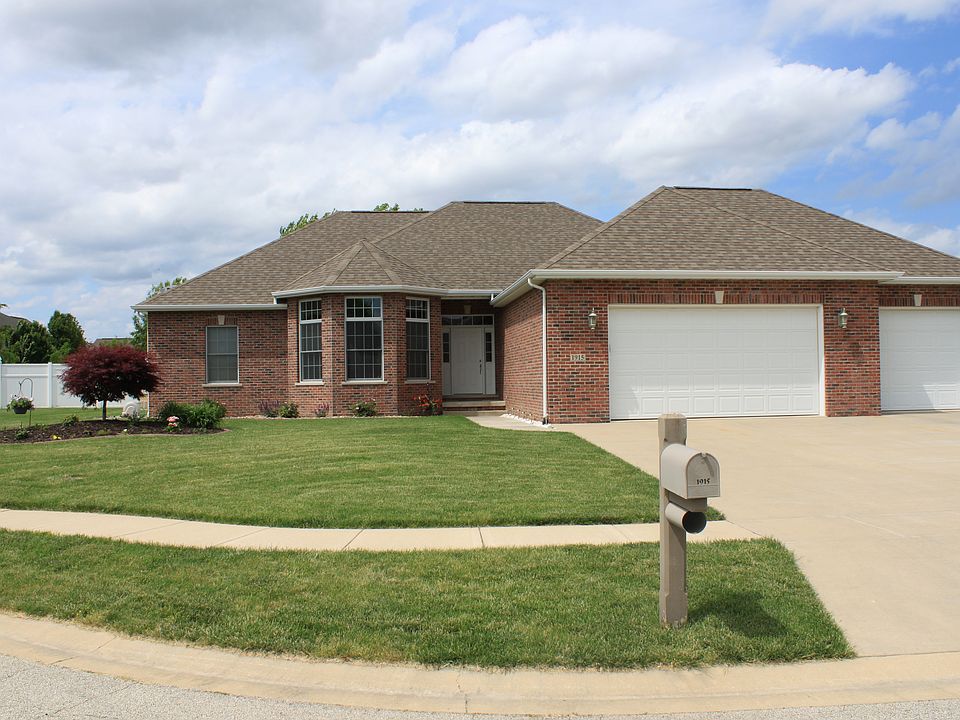1915 Lakewood Court 