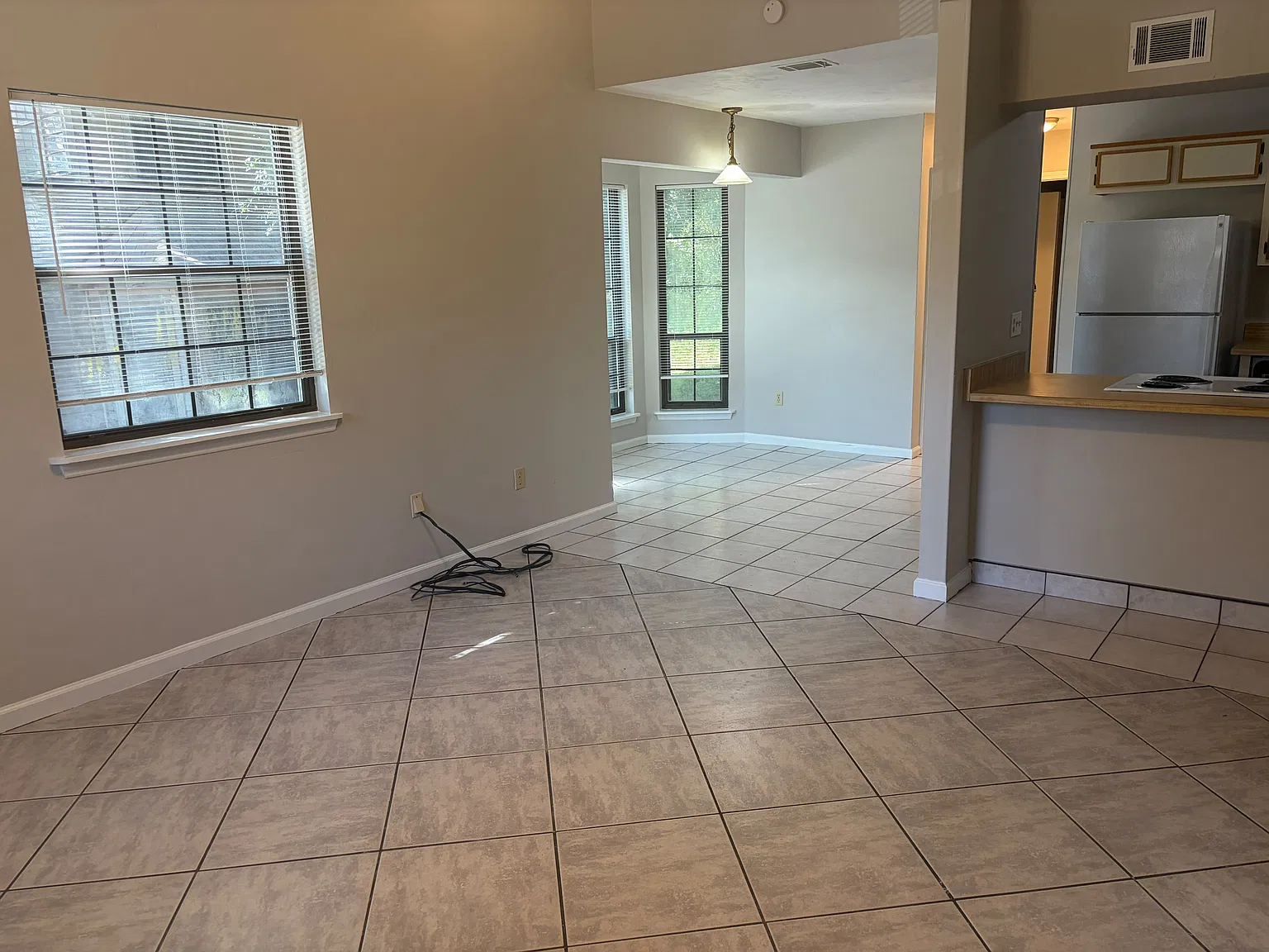 3 bed, 1110 sqft, $1,500 — Photo 3