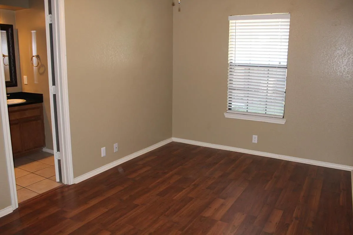 Back Room - 4306 Gleneagles Dr #A