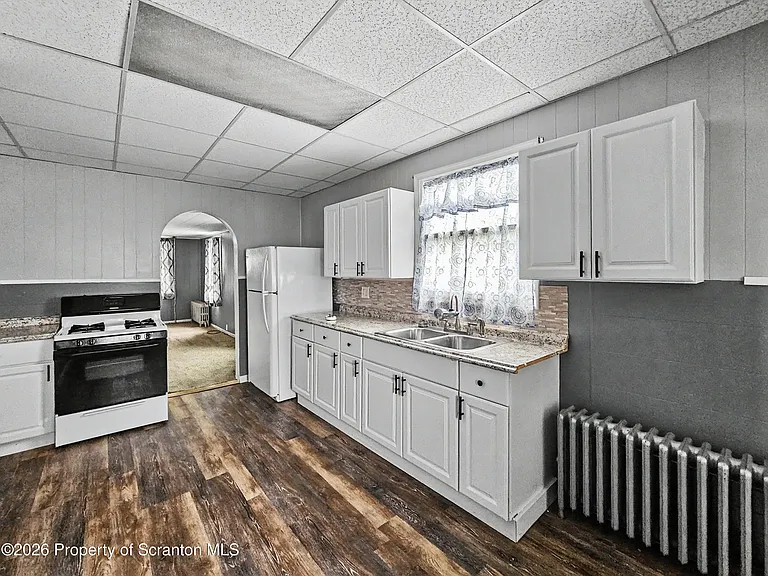 176 Cherry St — Photo 3