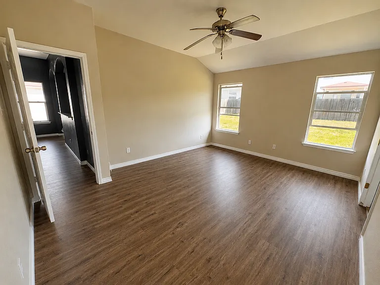 1617 Lubbock Dr — Photo 18