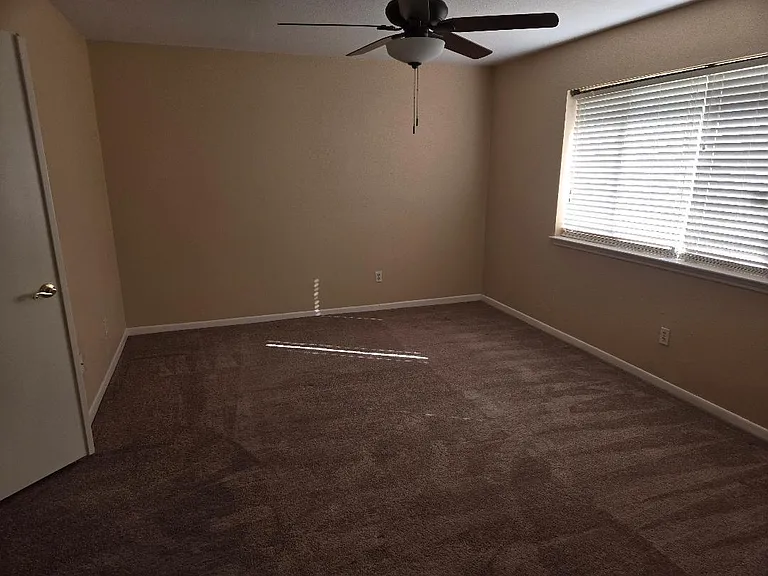 7911 Southmeadow Dr — Photo 13