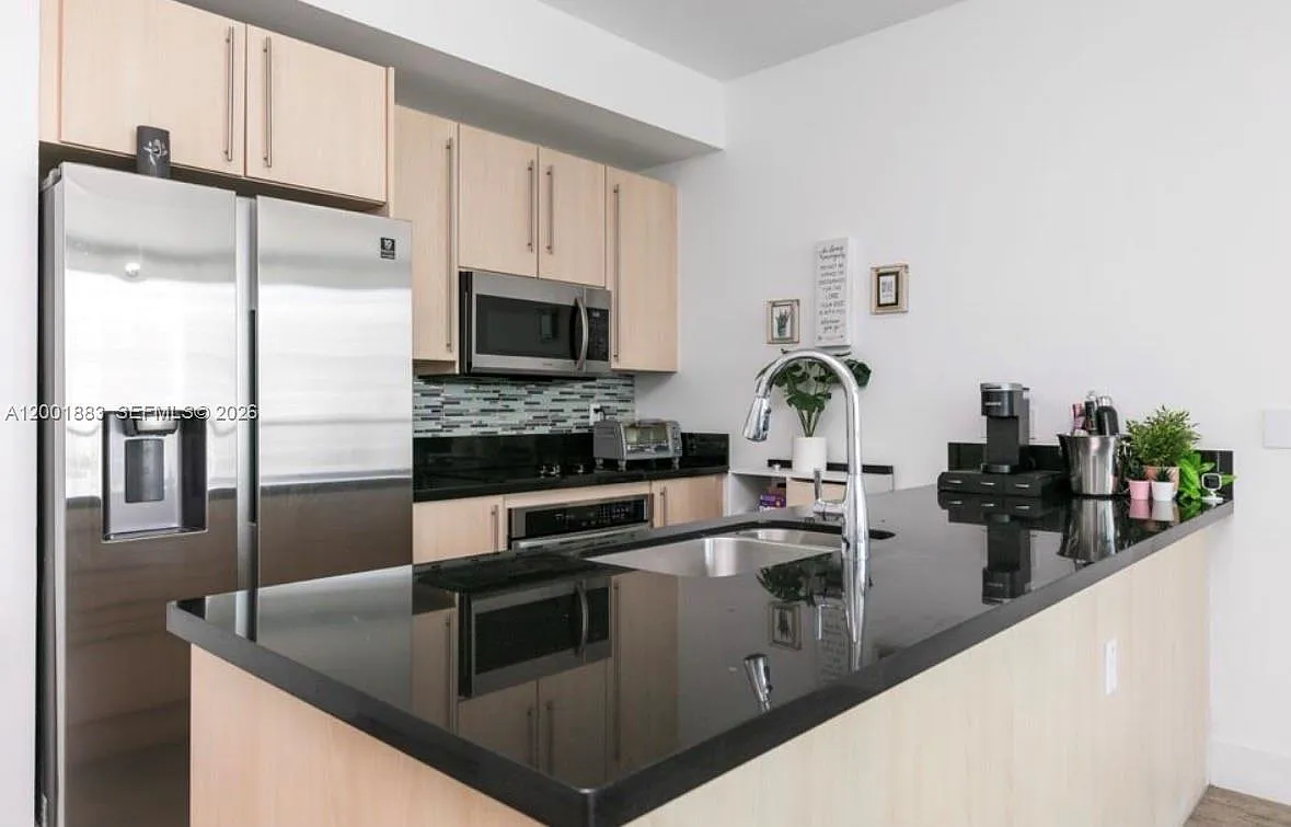 Building Photo - 1111 SW 1st Ave #3222