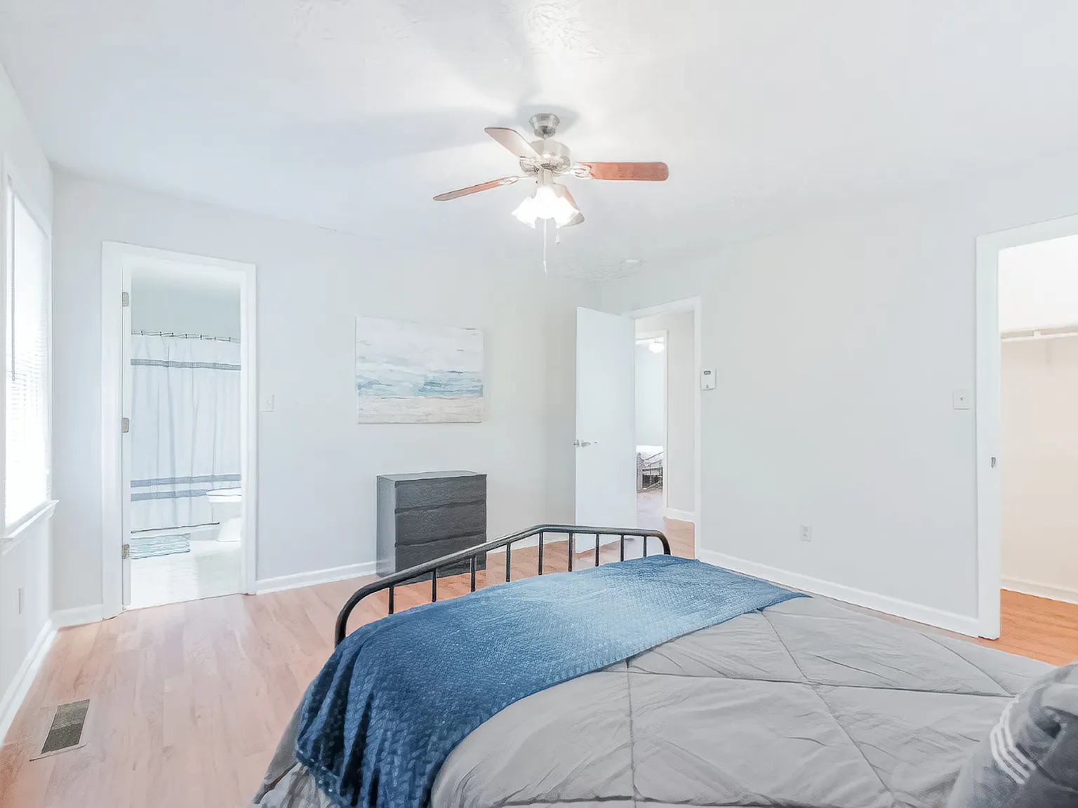 4 bed, 1.0 bath, 2000 sqft, $1,057 — Photo 1
