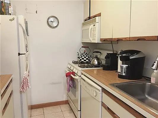 Rented by Century 21 Metropolitan | media 21