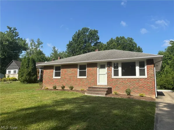 1574 Sunview Rd, Lyndhurst, OH 44124
