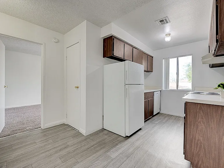3940 Algonquin Dr-12