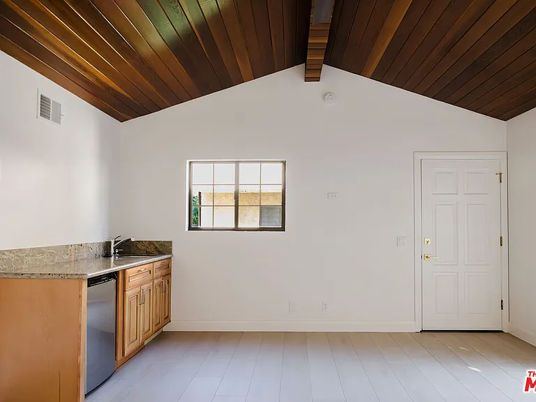 4933 Collett Ave — Photo 48