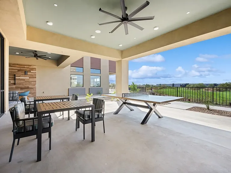 Longbow Luxury Apartments — Photo 15