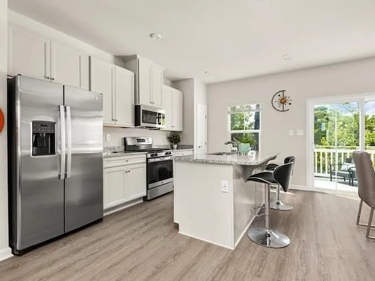 207 Falcon Ave — Photo 5