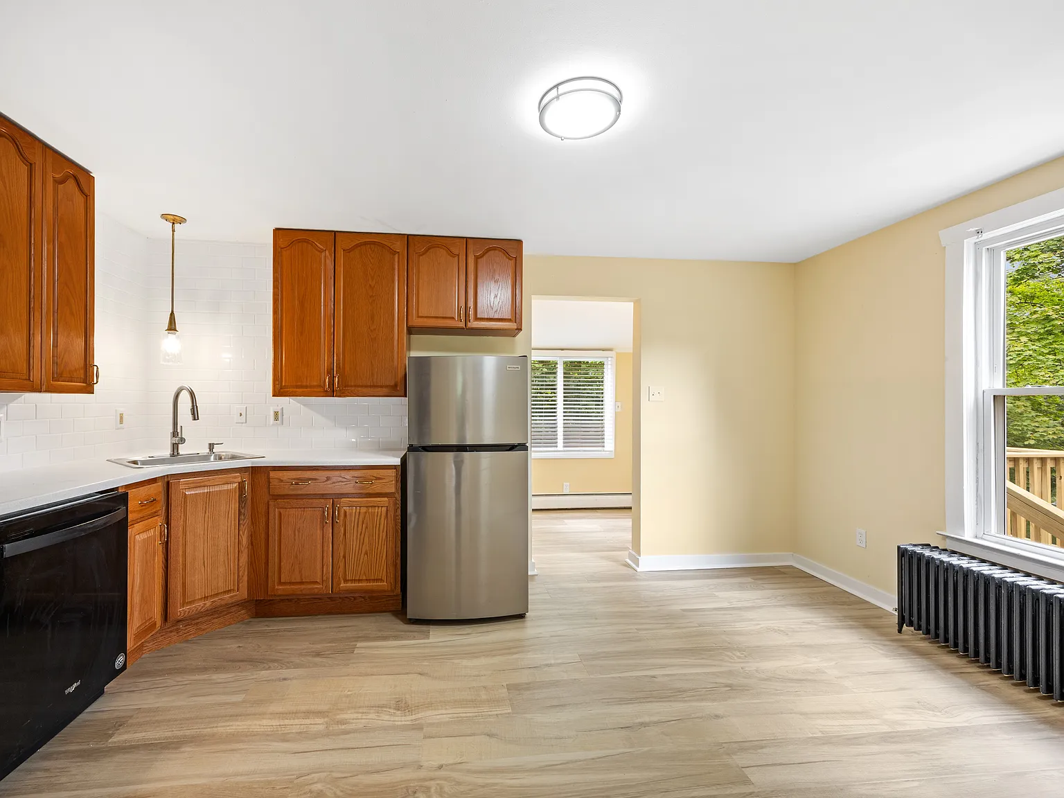 2 bed, 950 sqft, $2,100 — Photo 2