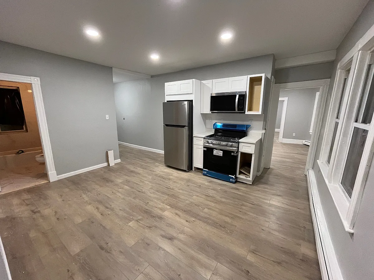 Building Photo - 160 Agawam St #2