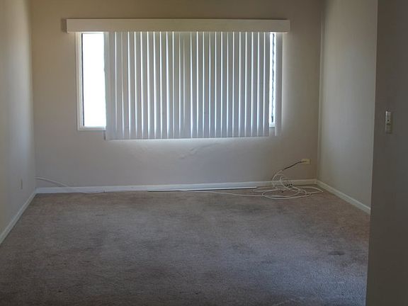 4th image of 821 Island Ct #23