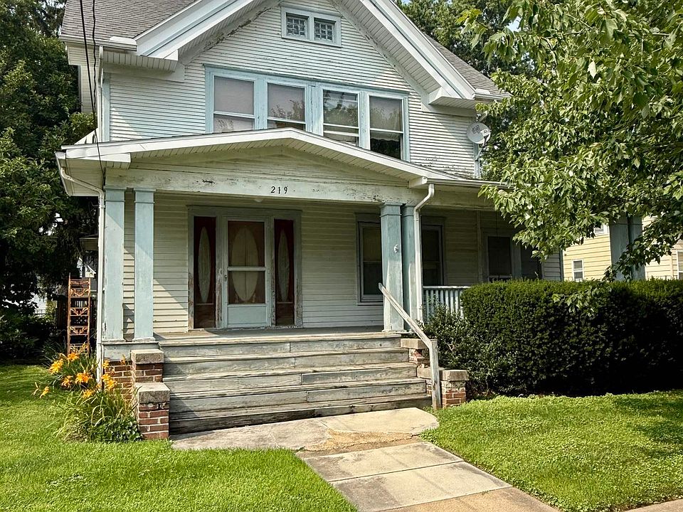 1st image of 219 W Main St