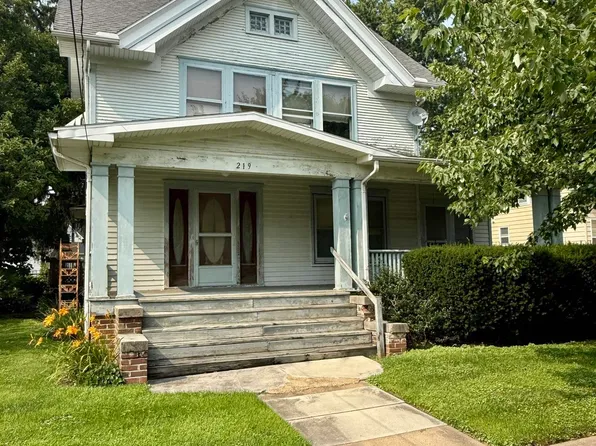 219 W Main St, Knoxville, IL 61448