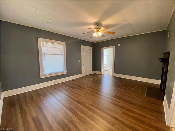4th image of 304 Salem St