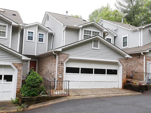 2 car garage townhouse on cul de sac