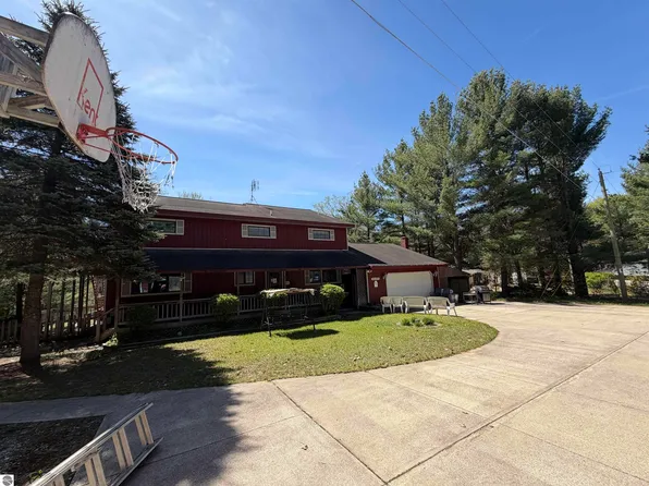 10477 Black Bear Rd NE, Kalkaska, MI 49646