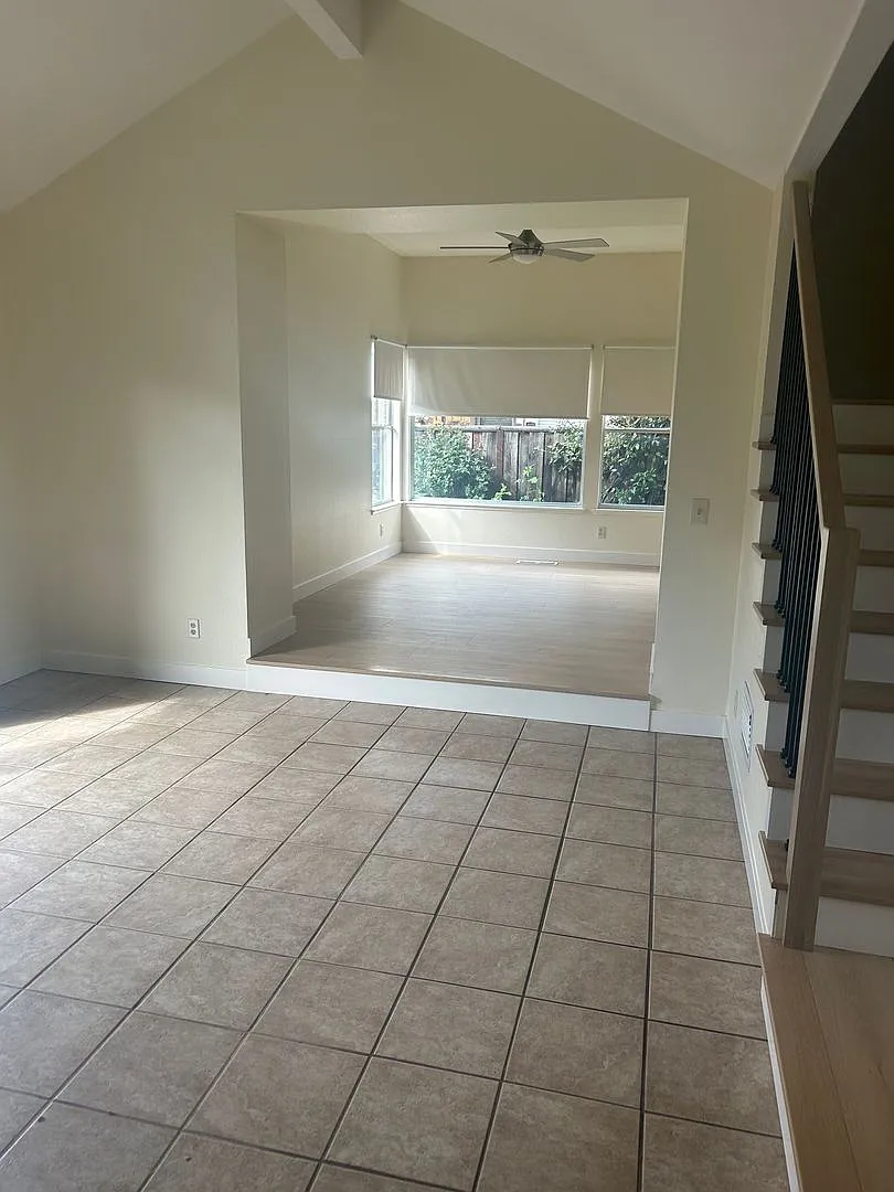 $3595.00 - Executive 3 Beds/ 2.5 Baths Beautiful Home — Photo 2