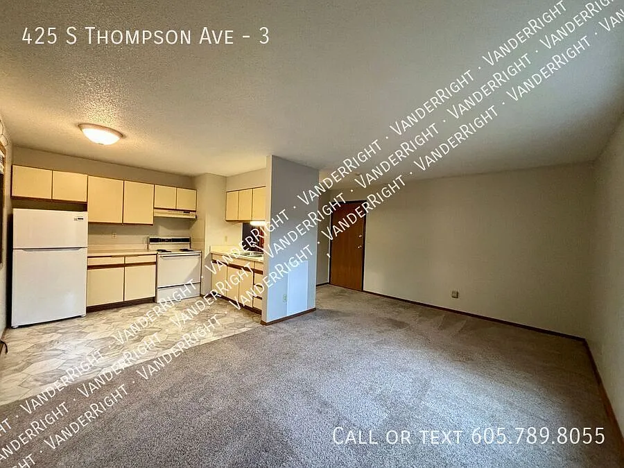 Spacious 1 Bedroom with Walk in Closet! — Photo 2