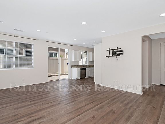 4th image of 535 Moonlight Dr