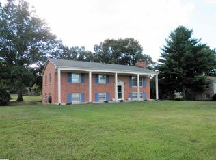 101 Ridgeview Dr, Stuarts Draft, VA 24477