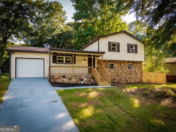 3053 Brook Ln, Rex, GA 30273